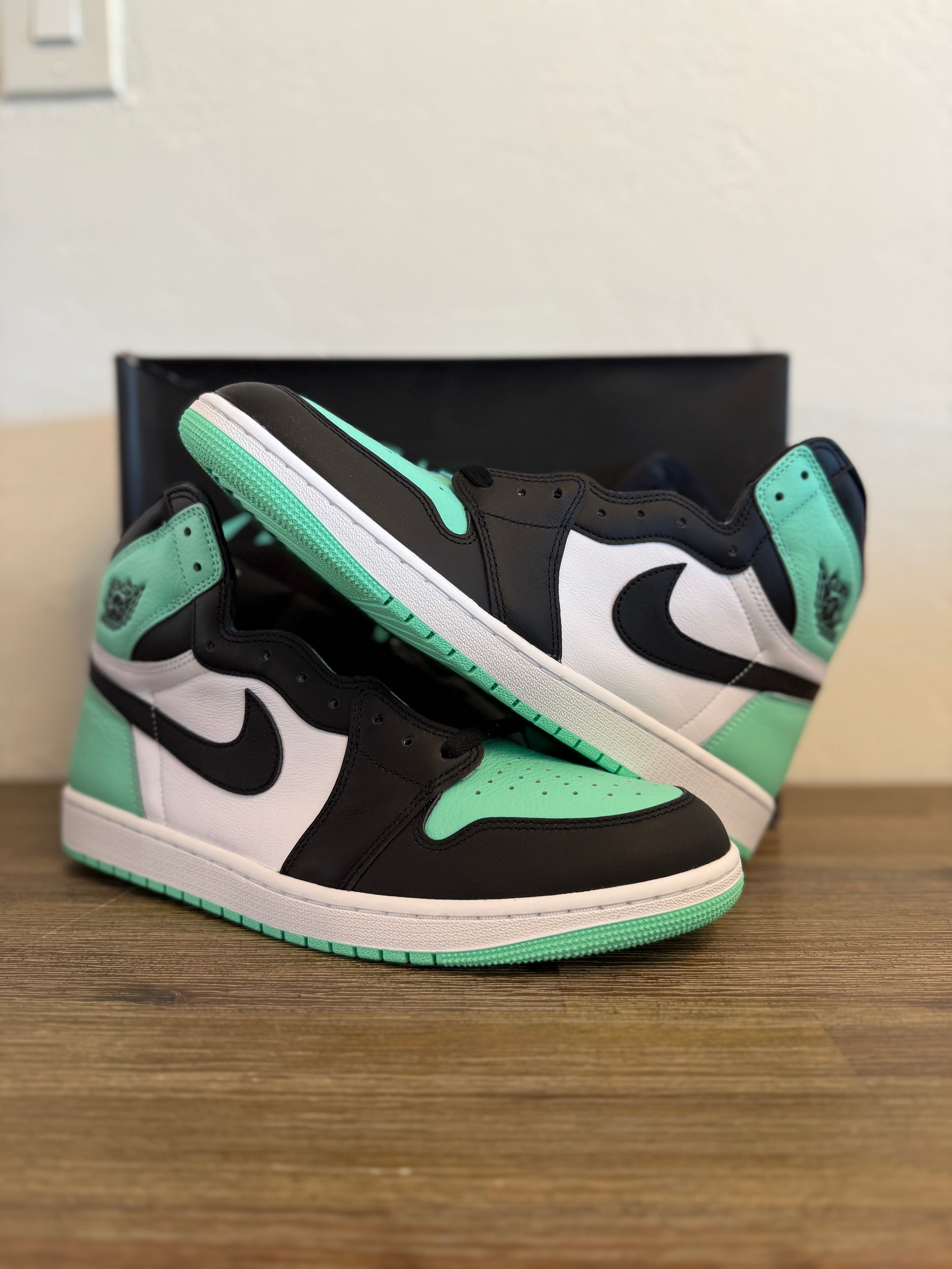 Jordan 1 Mid Green Glow
