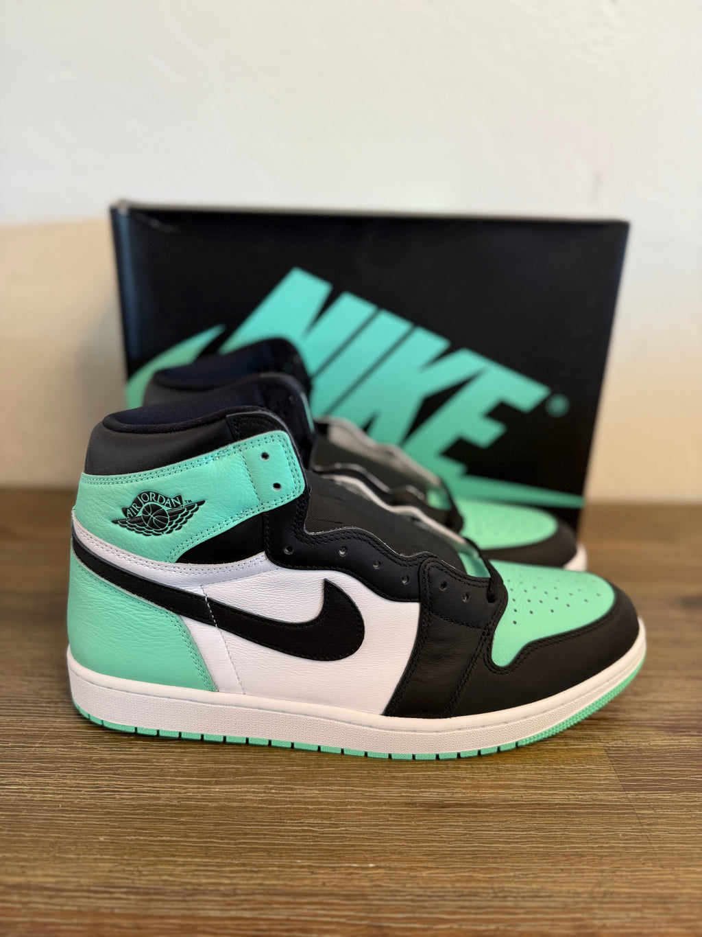 Jordan 1 Mid Green Glow