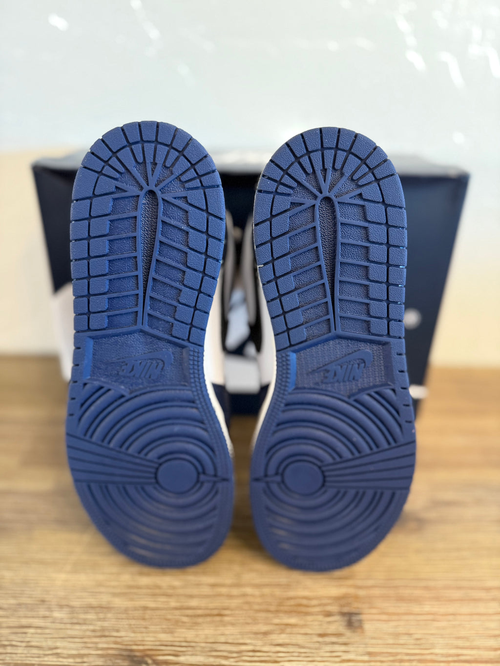 Jordan 1 Mid Midnight Navy