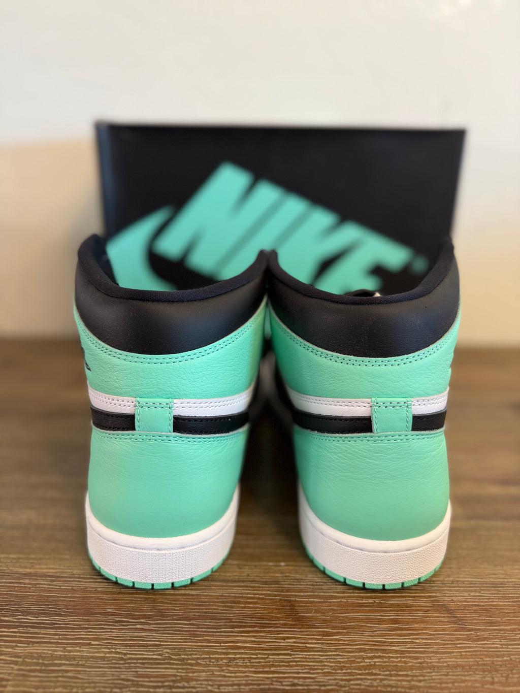 Jordan 1 Mid Green Glow