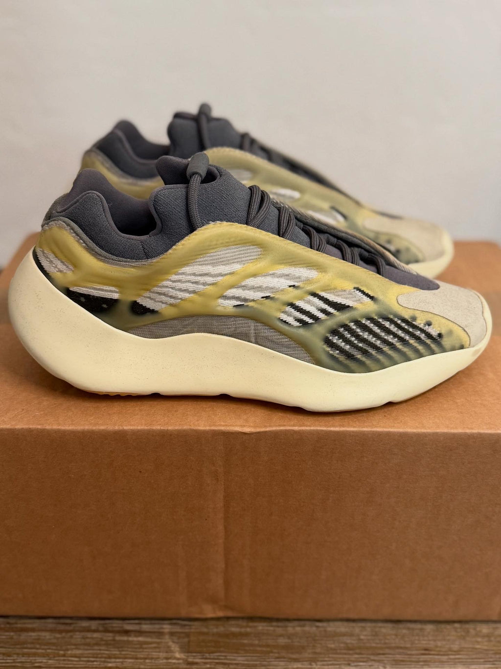 Yeezy 700 v3 Salt Fade (Pre-Owned, Like New)