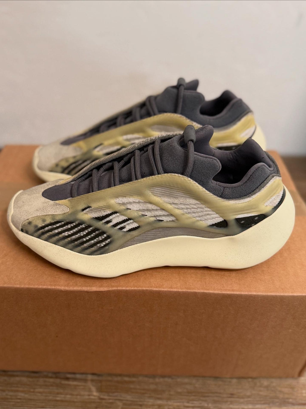 Yeezy 700 v3 Salt Fade (Pre-Owned, Like New)
