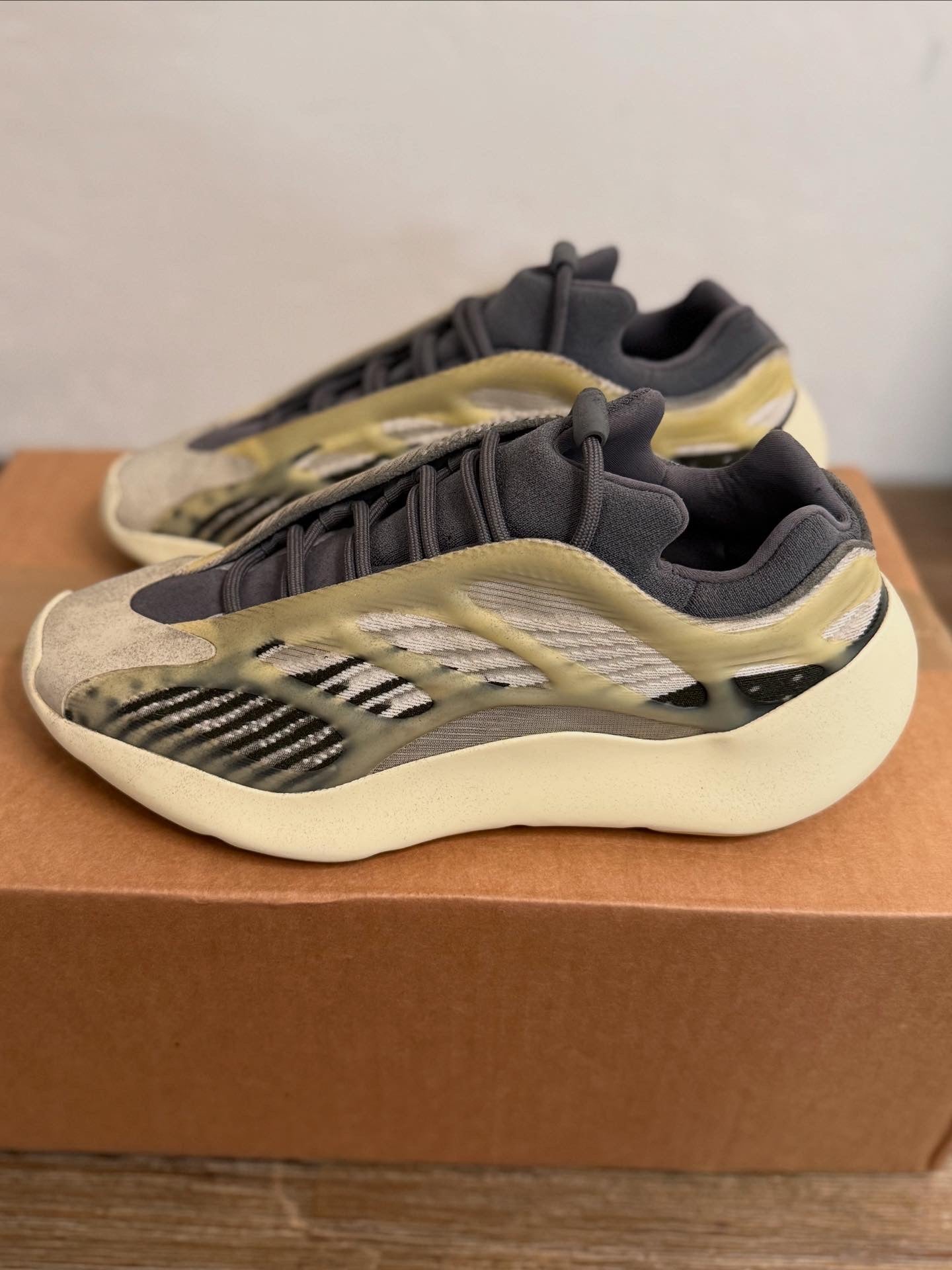Yeezy 700 v3 Salt Fade (Pre-Owned, Like New)