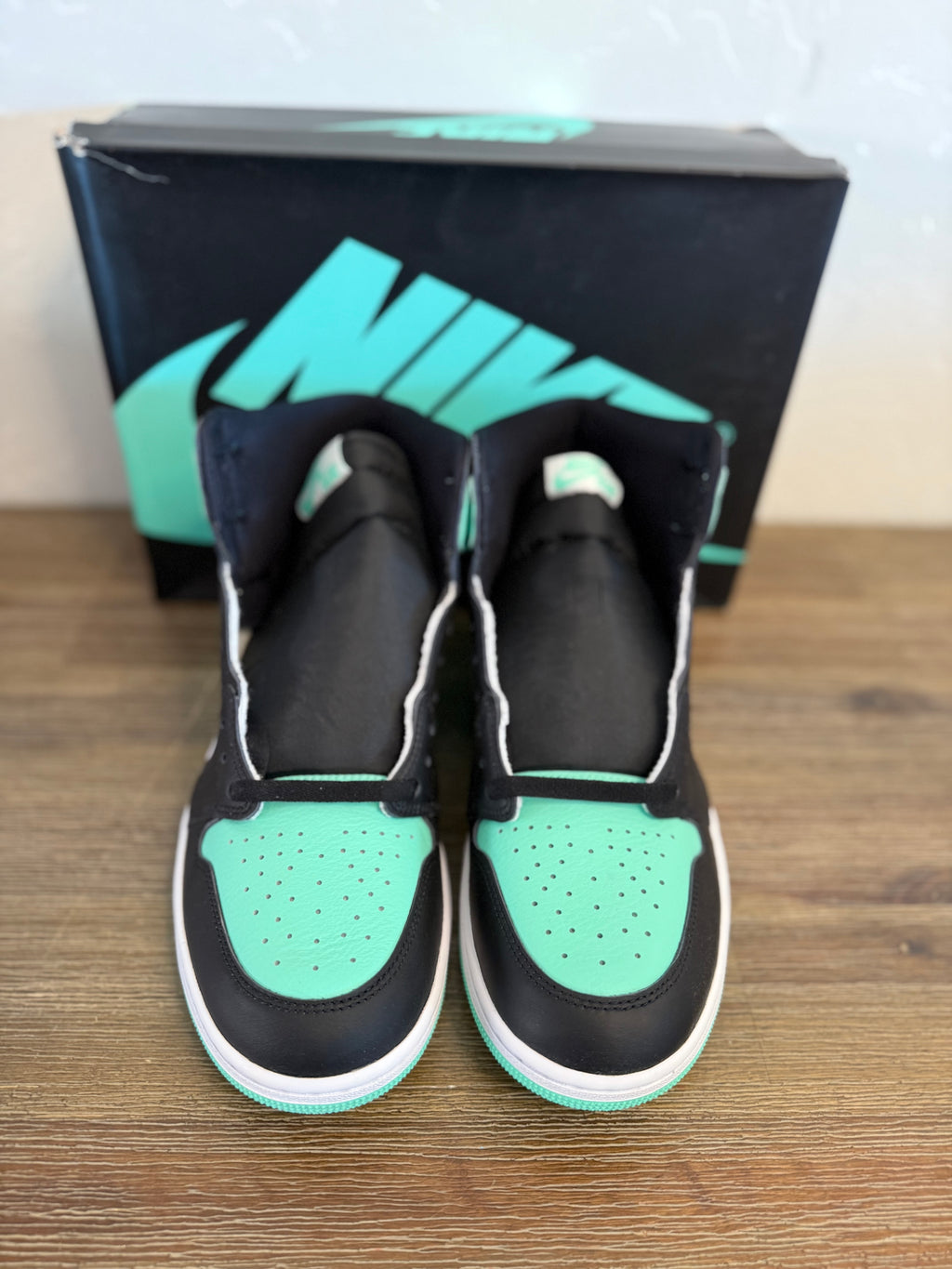 Jordan 1 Mid Green Glow